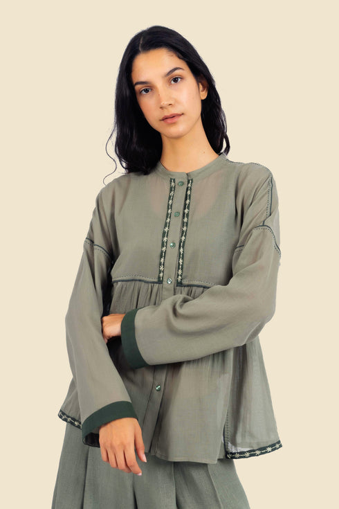 Shirt in voile with button down and round neckline